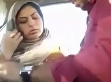Pakistani Muslim Aunty Ki Chudai - Pakistani Muslim lady ki car mai bur chudai ka real porn - Antarvasna BF