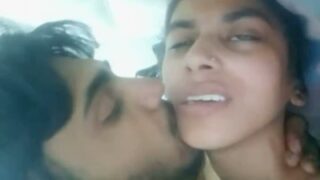 Muslim boy maje se pados ki chori se kiss karte hue