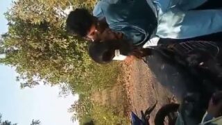 outdoor area mai college girl ka bf se hot kiss masti