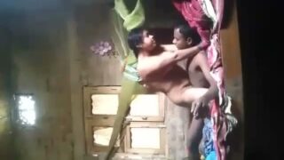 Pati ke lund se wife ki dhaka pel chudai ka video