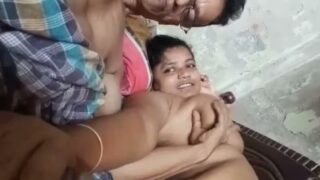 dost ki bibi ke mote doodh choos kar sex masti ki