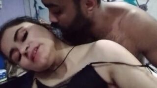 Hot premika ke padosi ne maje se mote doodh chuse