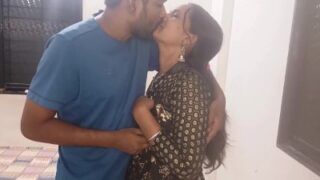 married indian couple ka kiss karte hue cowgirl sex